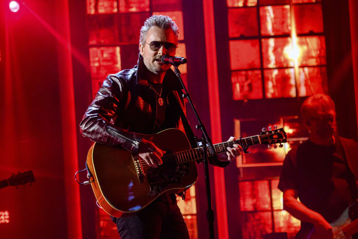 La star de la country Eric Church annonce un spectacle gratuit pour les détenteurs de billets du concert qu’il a annulé pour regarder le Final Four