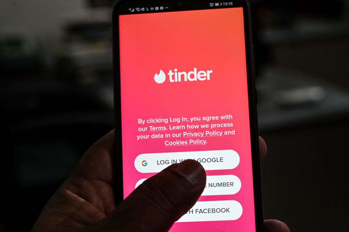 El supuesto "estafador de Tinder" se defendió en una entrevista de las acusaciones.