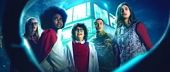 Le dernier bus - Maintenant sur Netflix : Des enfants au milieu d'une apocalypse robotique - BlairWitch.de - BlairWitch.de