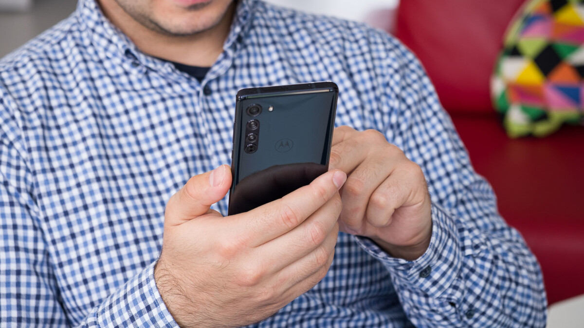 Le dernier rapport indique que ce téléphone Android libère plus de rayonnement que ce qui est autorisé par la FCC - PhoneArena