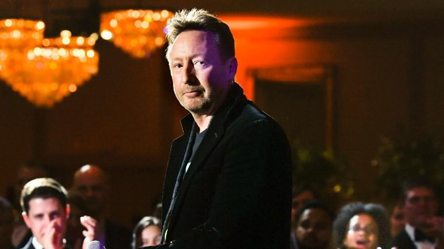 Le fils de John Lennon interprète « Imagine » pour la première fois au profit de l’Ukraine