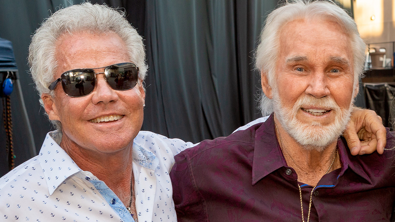 Le neveu de Kenny Rogers se souvient d’avoir grandi avec ‘The Gambler’: j’ai hâte de le revoir’
