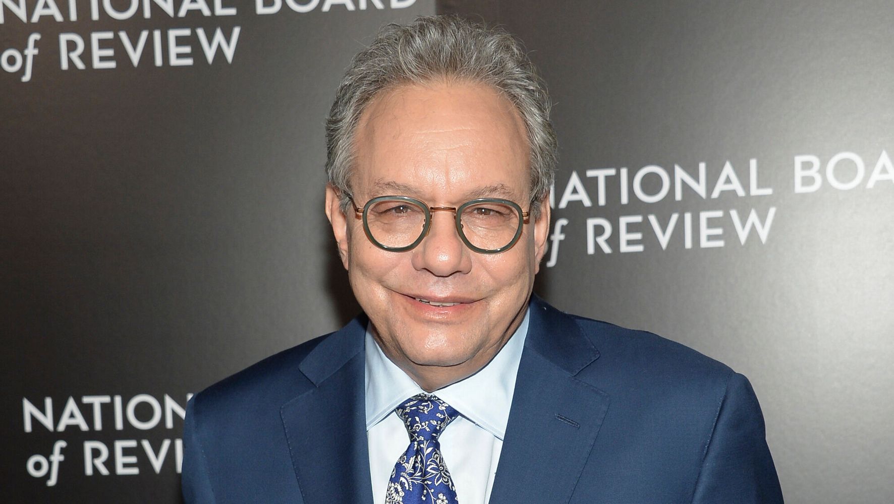 Lewis Black, nominé aux Grammy Awards, dit qu’il « apprend encore » la comédie Le Huffington Post