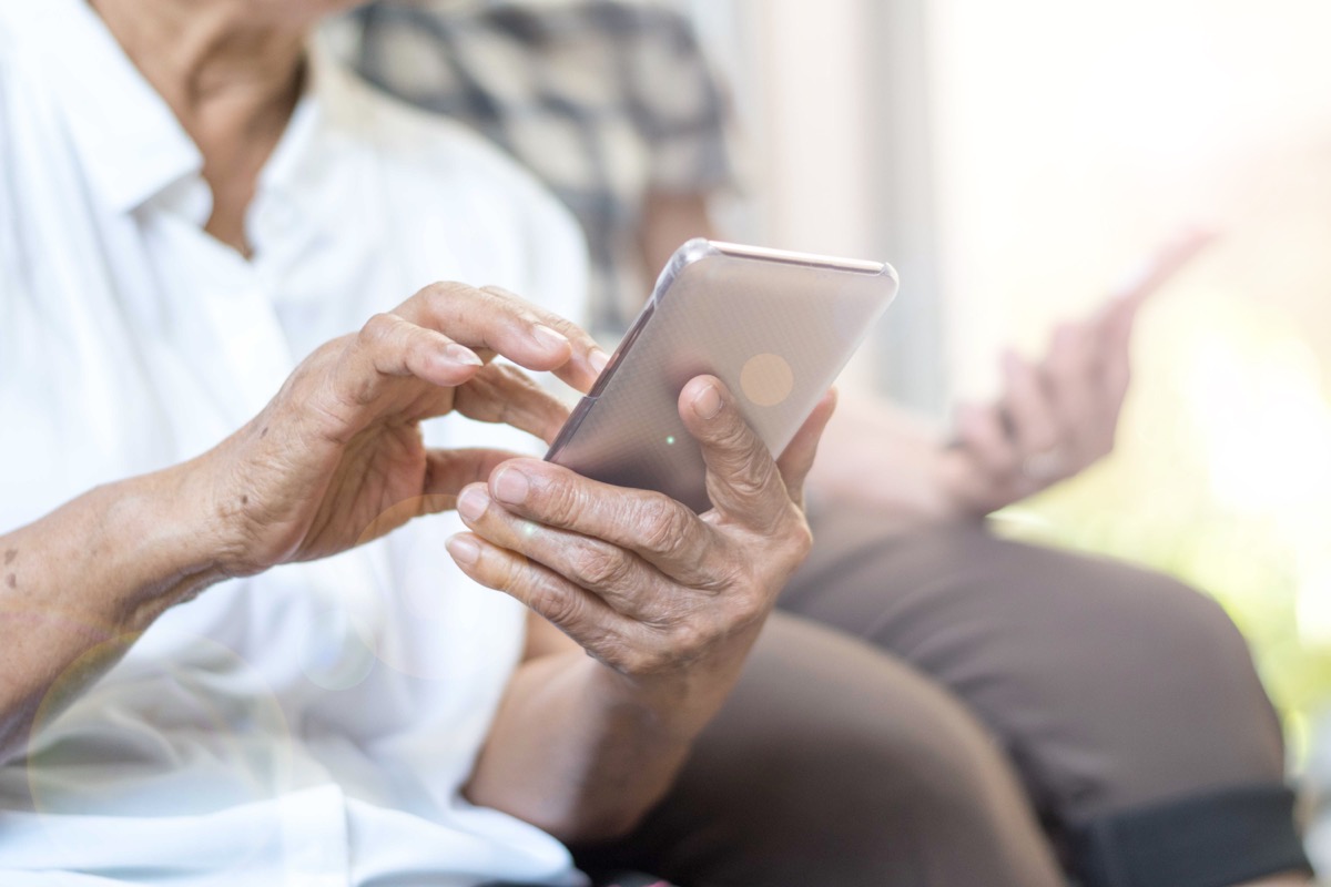 L'utilisation du téléphone portable pourrait conduire à la maladie d'Alzheimer
