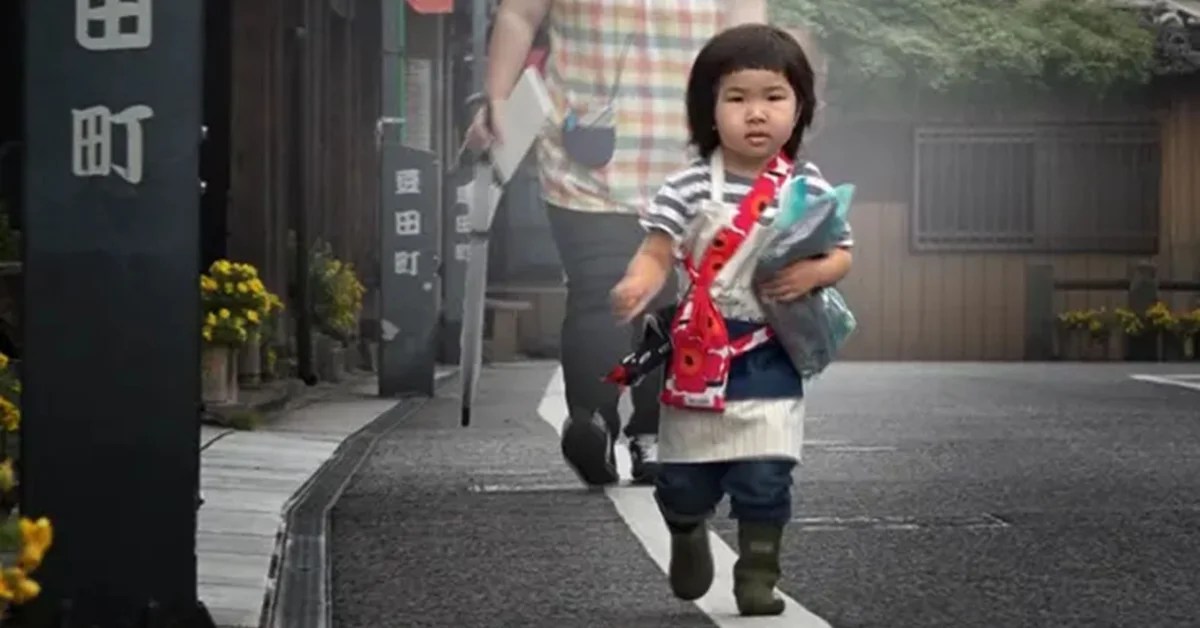 "Ma première course" : une série japonaise diffusée par Netflix abandonne les très jeunes enfants dans les transports en commun