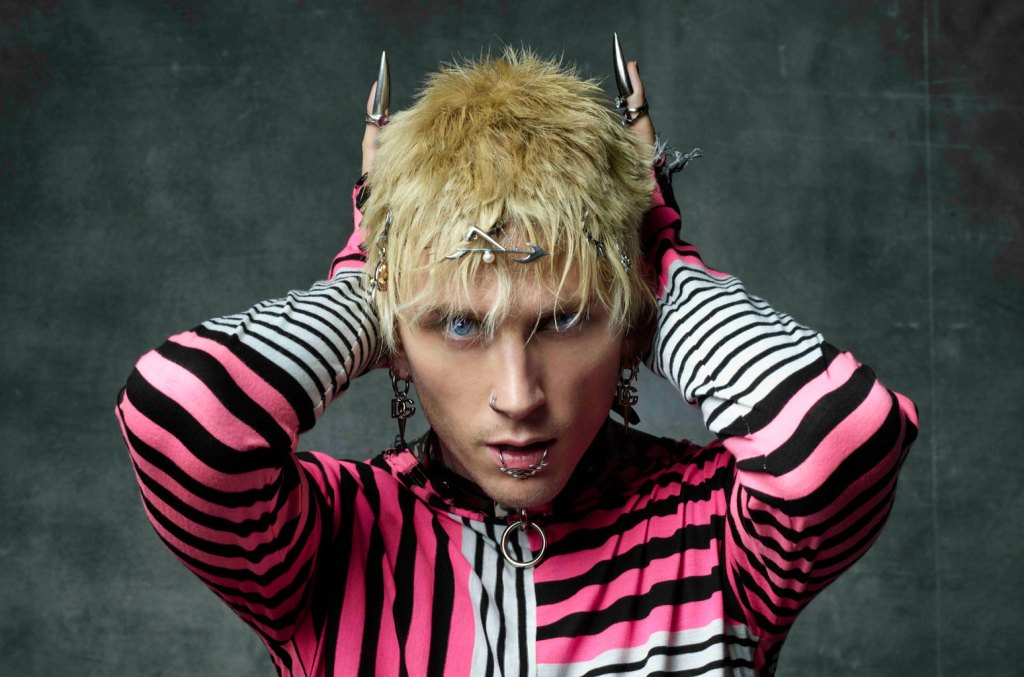 « Mainstream Sellout » de Machine Gun Kelly s’incline au n ° 1 du palmarès des 200 albums du Billboard