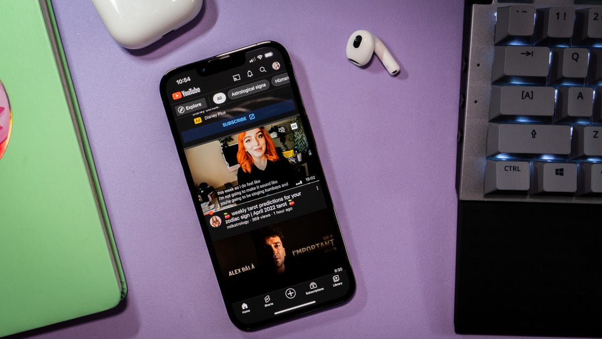 Malheureusement, YouTube n'apporte pas d'image dans l'image à l'iPhone... du moins pas encore