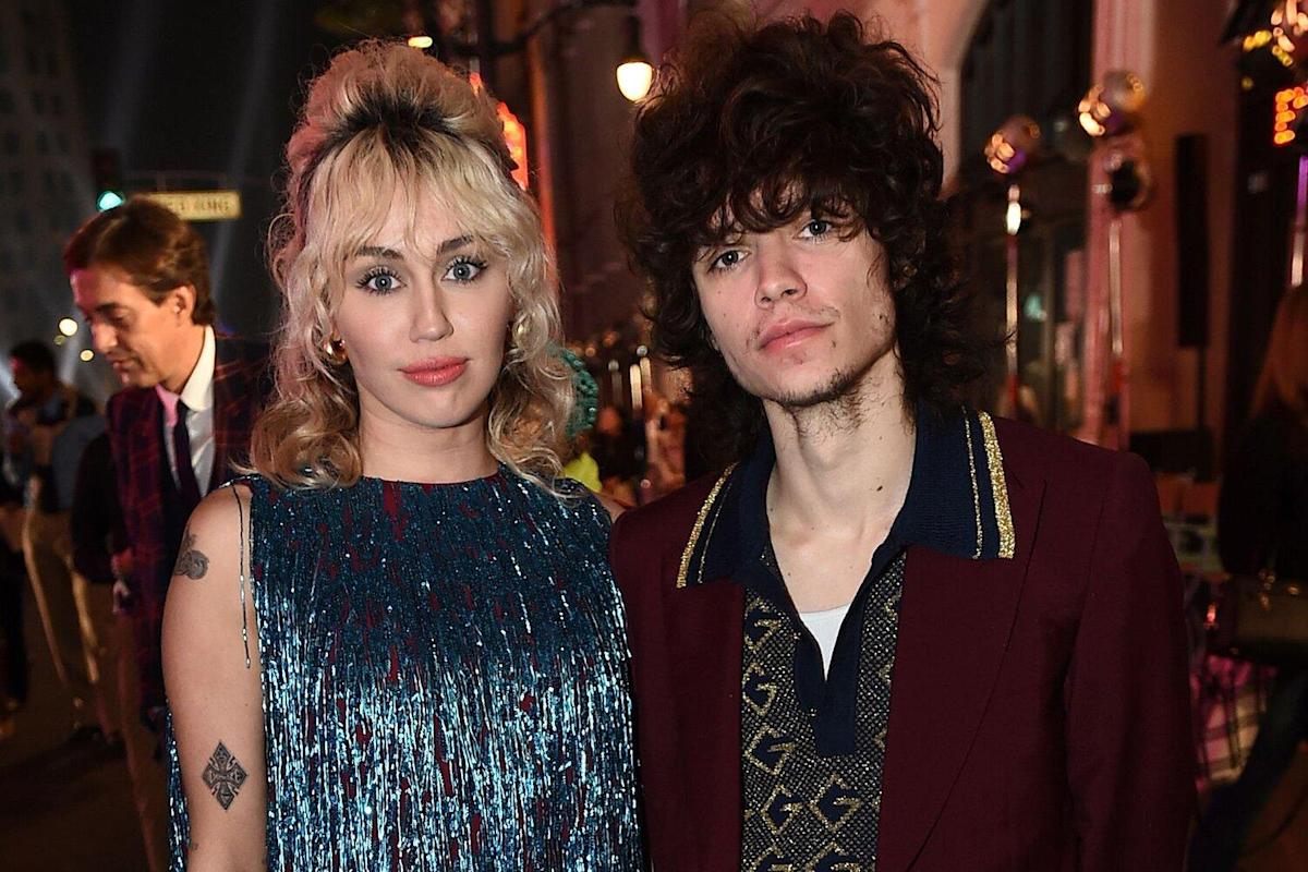 Miley Cyrus et Maxx Morando partagent un baiser passionné à West Hollywood au milieu d’une rumeur de relation