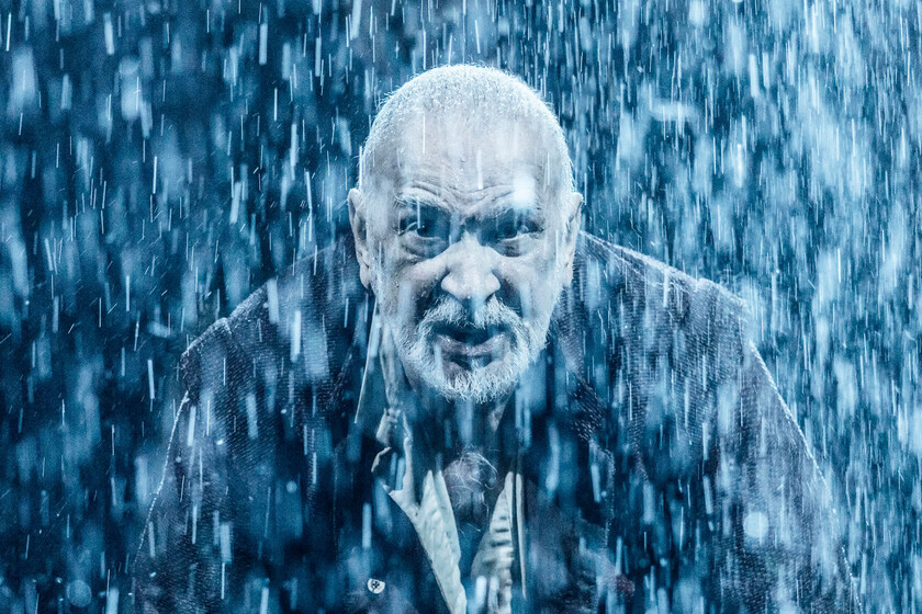 Netflix vire Frank Langella de la nouvelle série d'horreur de Mike Flanagan pour comportement...