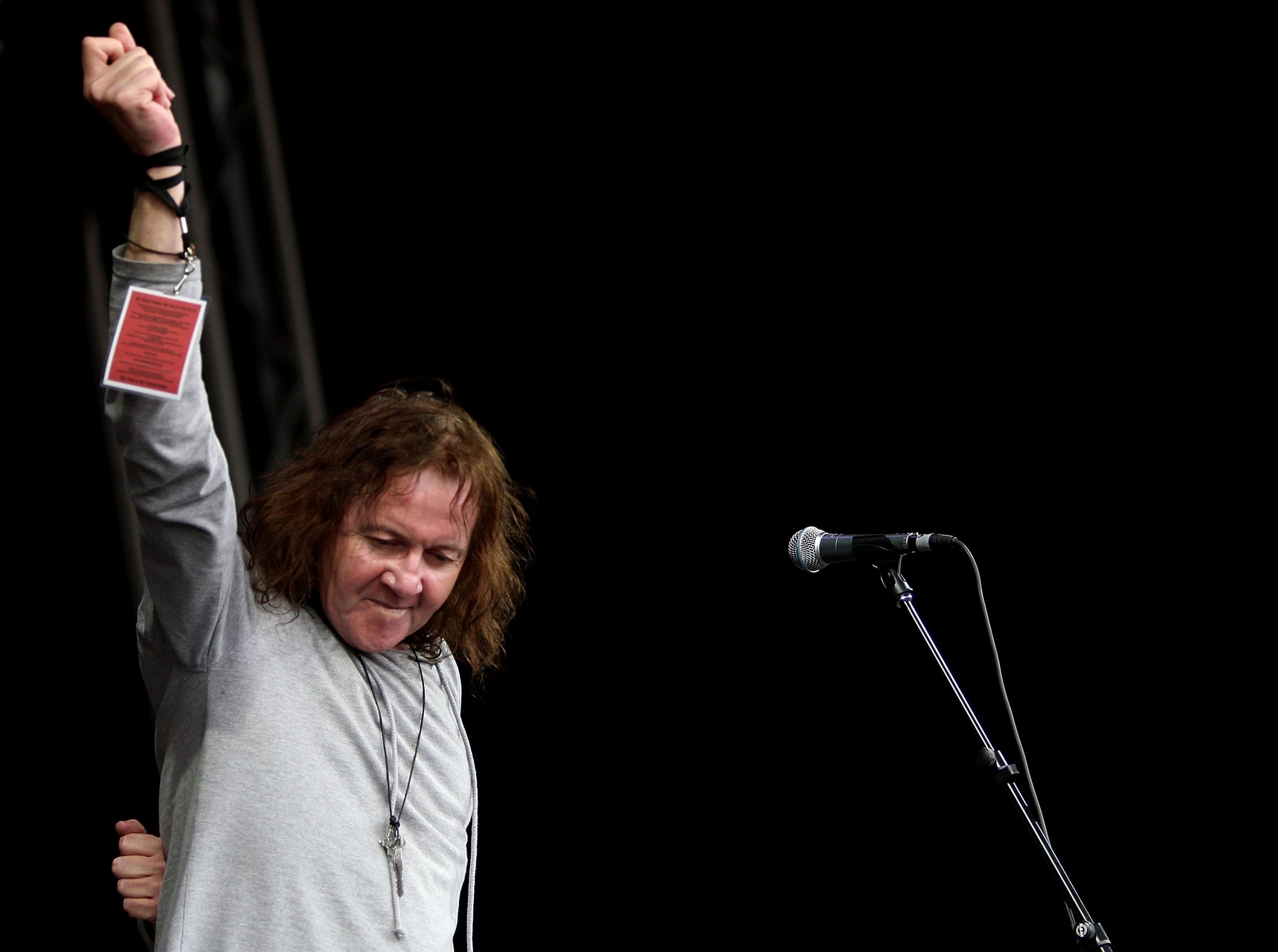 Nick Cave rend hommage à Chris Bailey des Saints