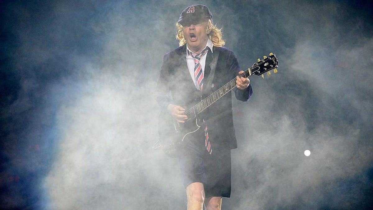 Nous sommes stupéfaits d’apprendre que l’écoute d’AC/DC améliore la vitesse et la précision d’un chirurgien