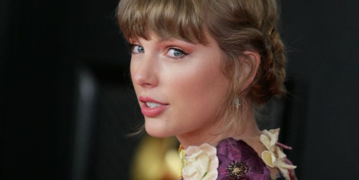 Pourquoi Taylor Swift a sauté le tapis rouge des Grammys 2022