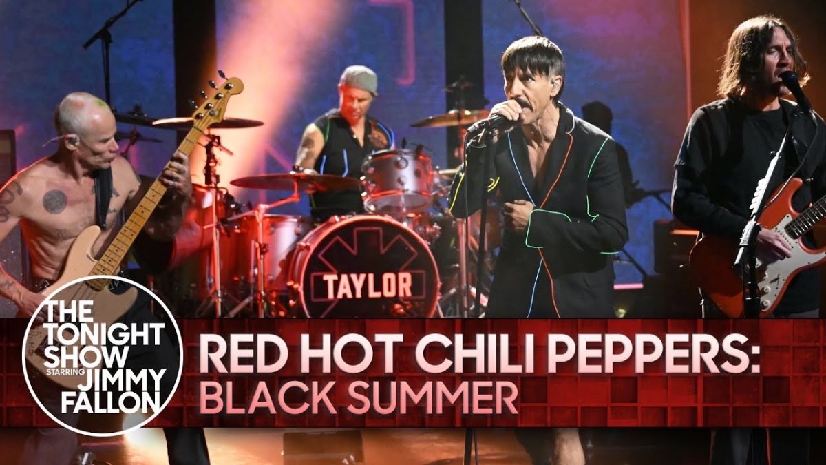 Regardez les Red Hot Chili Peppers rendre hommage à Taylor Hawkins des Foo Fighters dans deux émissions télévisées
