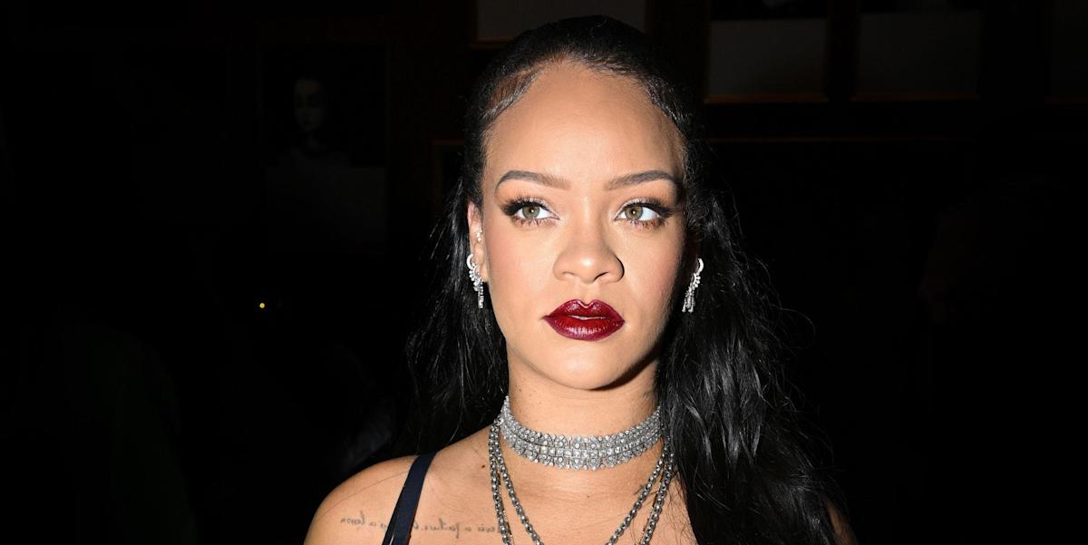 Rihanna portait une minirobe colorée pour rencontrer la famille d’A$AP Rocky