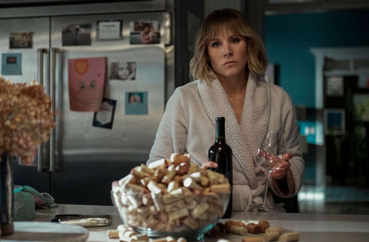 Série Netflix La femme à la maison.  .  ." - Kristen Bell, un meurtre, une casserole et beaucoup de vin rouge - Stuttgarter Zeitung
