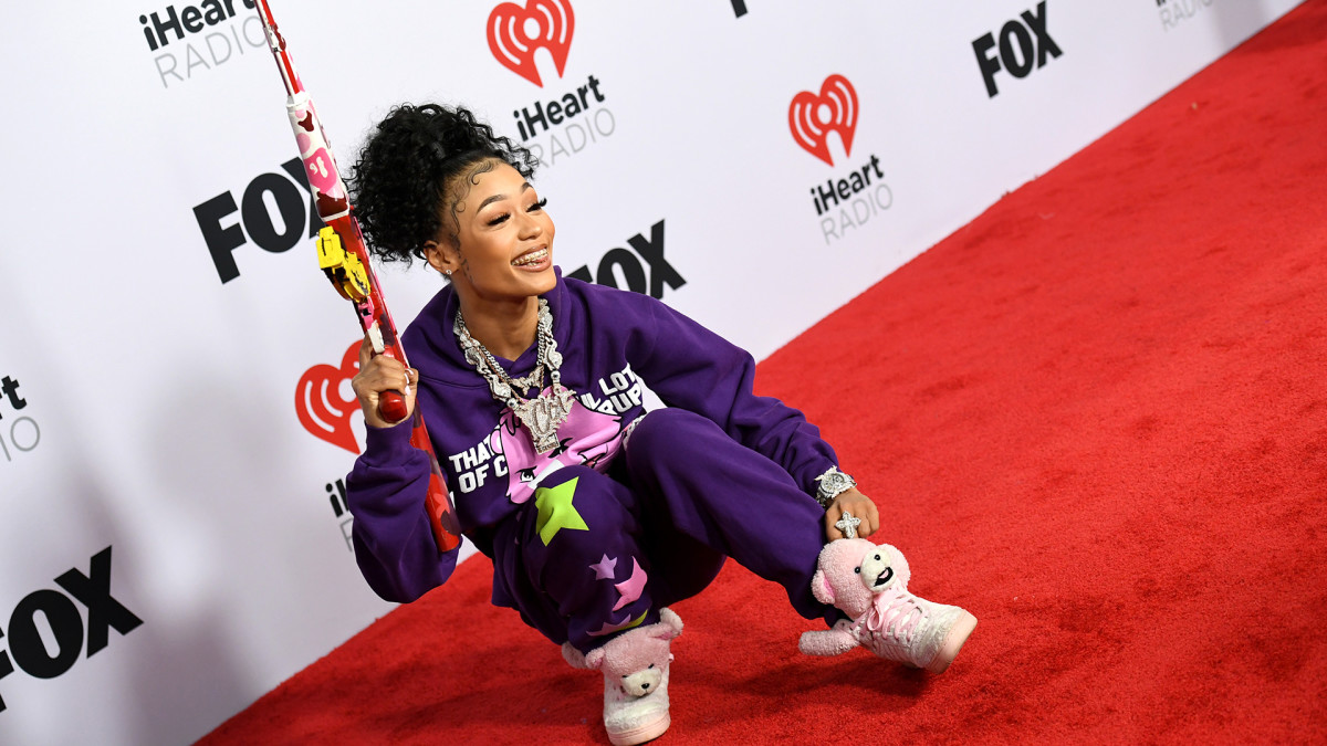 Voici ce que Coi Leray pense d’Erica Banks disant que Nicki Minaj collabore avec « des filles qui ne savent pas rapper »