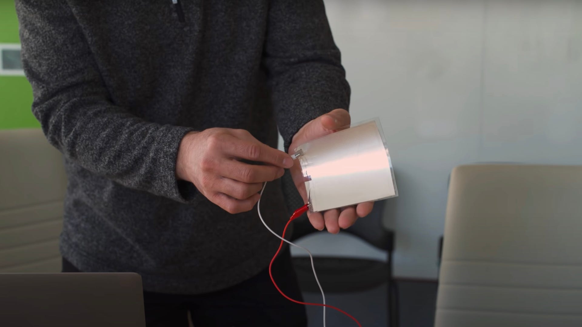 Des chercheurs du MIT ont créé des haut-parleurs "Wallpaper Thin" - Review Geek