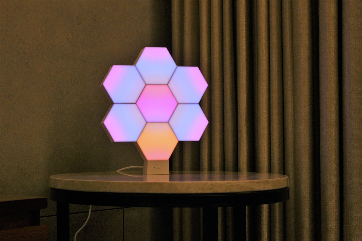 Examen du kit Cololight Hexagon Light Plus: beaucoup de travail est consacré à l'installation de ces panneaux lumineux abordables - XDA Developers