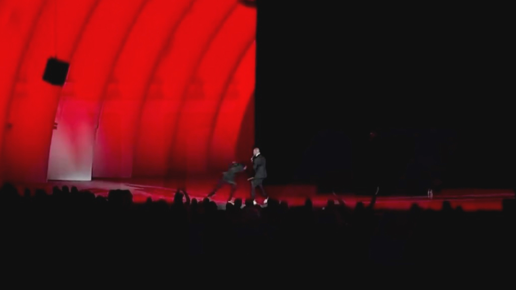 #Vidéo Ils attaquent le comédien Dave Chappelle lors de l'émission Netflix - López-Dóriga