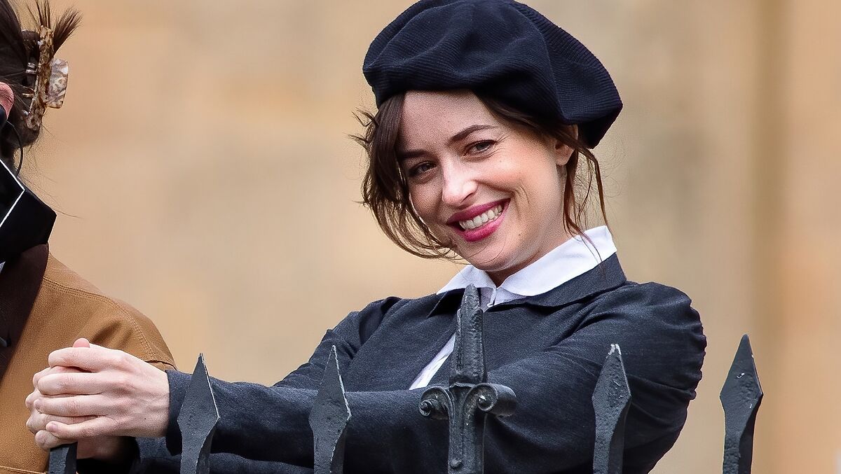 La première controversée de Netflix avec Dakota Johnson est le drame romantique 'Persuasion' - Telva