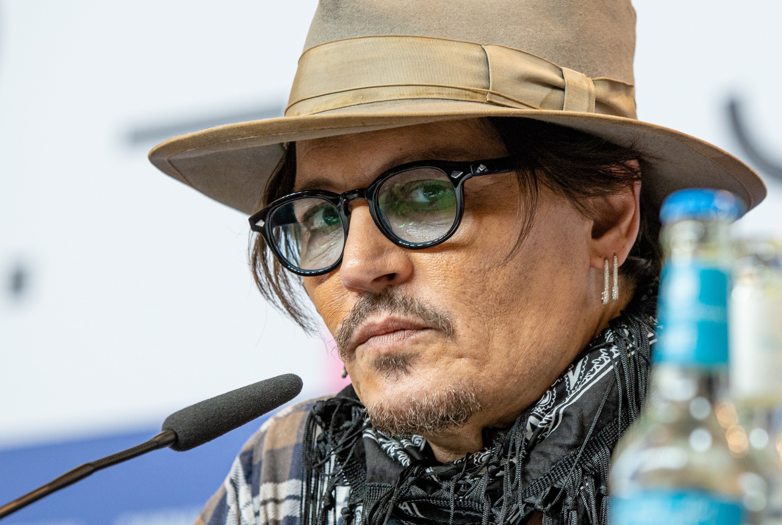 Le nouveau film de Johnny Depp verrait le jour sur Netflix, mais pas dans tous les pays