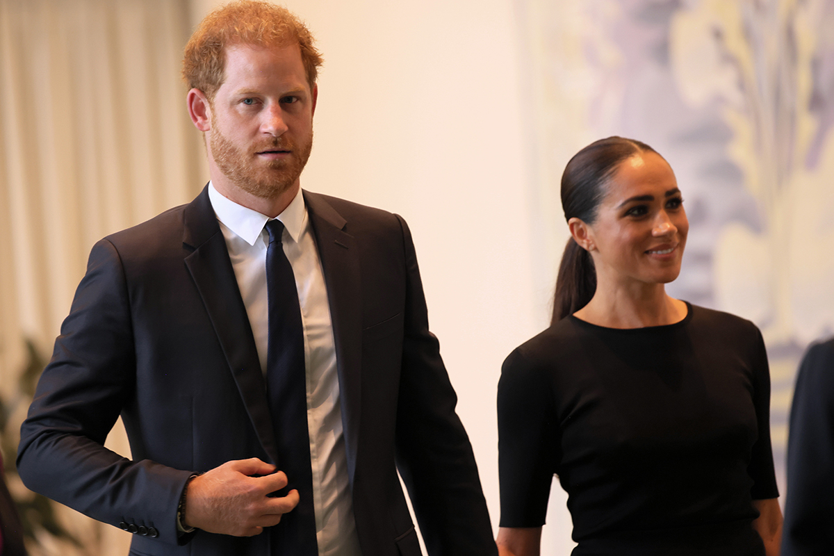 Le prince Harry et Meghan Markle commencent déjà à voir les oreilles du loup après leur accord de millionnaire avec Netflix - Yahoo Sports