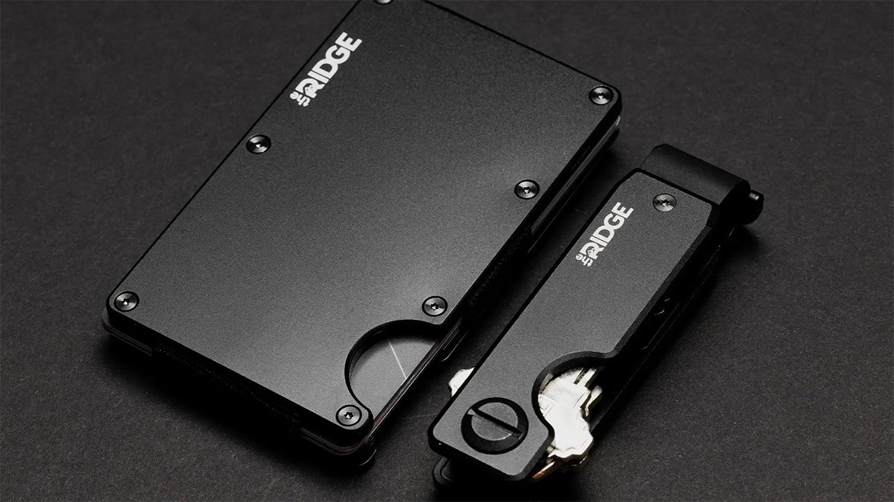 Aujourd'hui seulement : les portefeuilles en métal bloquant la RFID The Ridge, l'étui pour iPhone en Kevlar, le stylo à bille et le porte-clés fin en vente sur Amazon - IGN