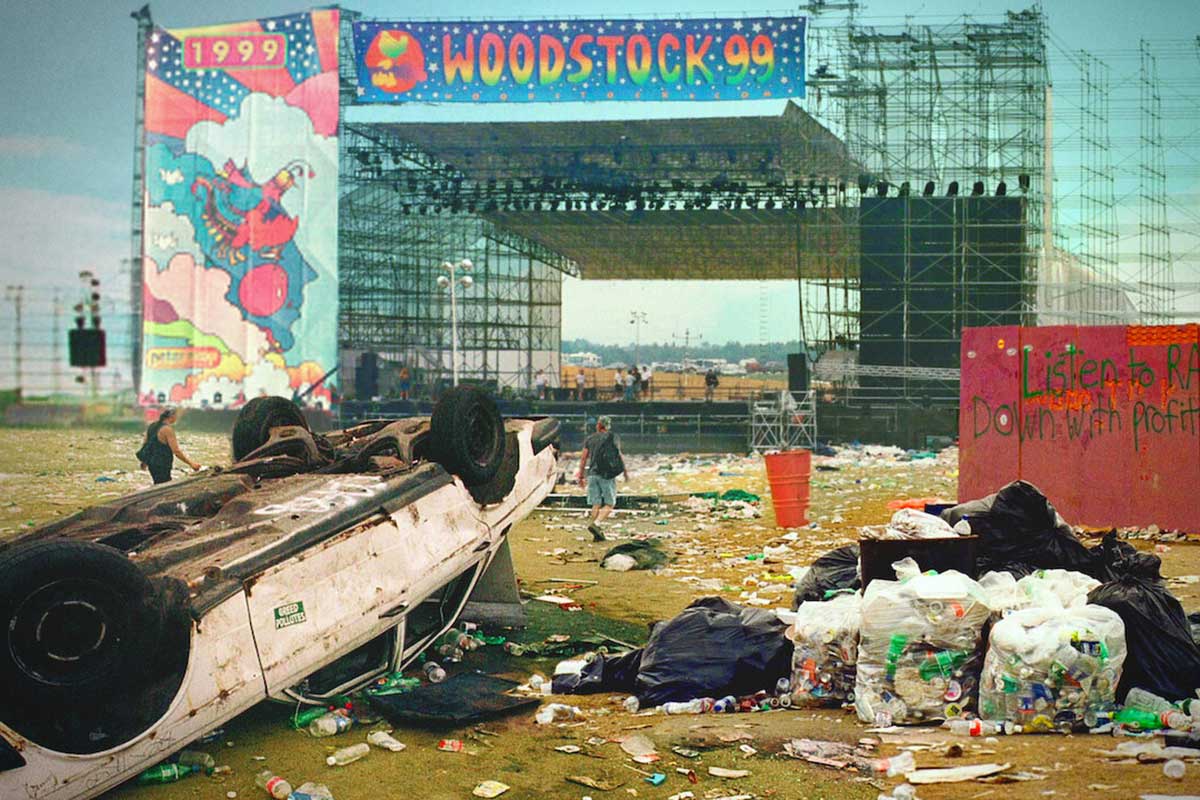 Bilan de Total Fiasco : Woodstock '99, le documentaire Netflix qui dresse le portrait du festival qui s'est terminé... - Indie Hoy