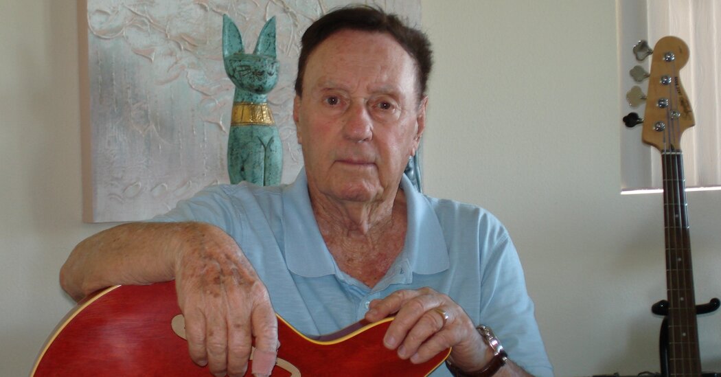 Bill Pitman, guitariste de studio vénéré, est mort à 102 ans