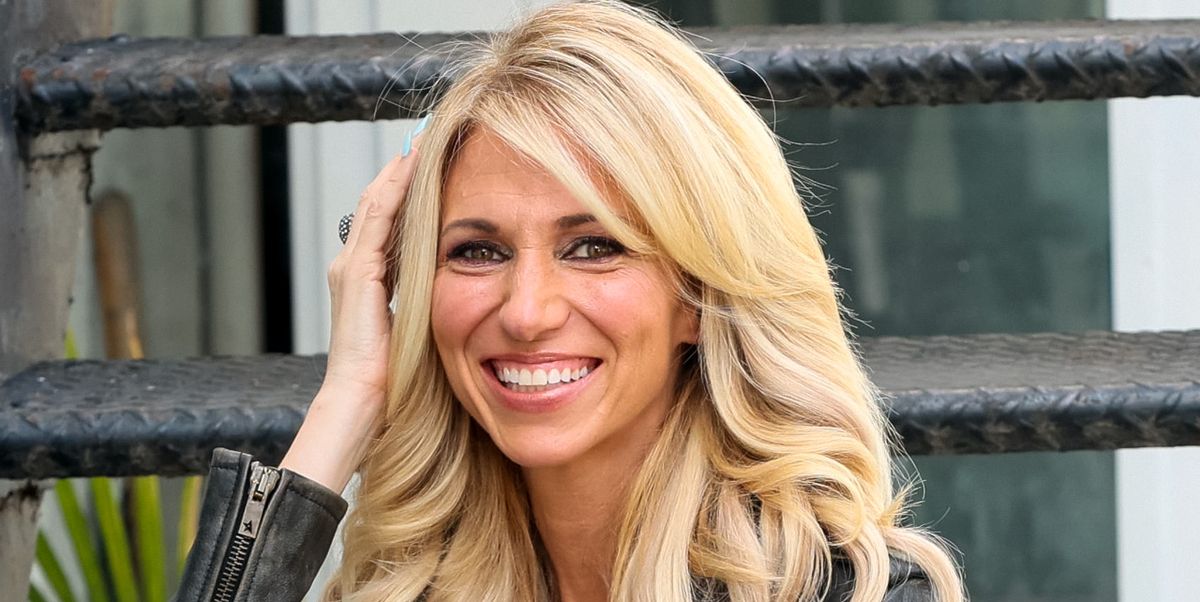 Debbie Gibson, 51 ans, affiche des jambes fortes dans une minijupe dans une vidéo IG