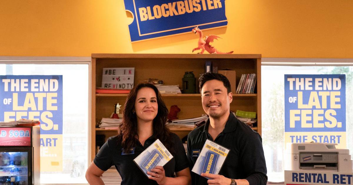 En plein nostalgie : 'Blockbuster', c'est la nouvelle série Neflix sur le dernier magasin de vidéos