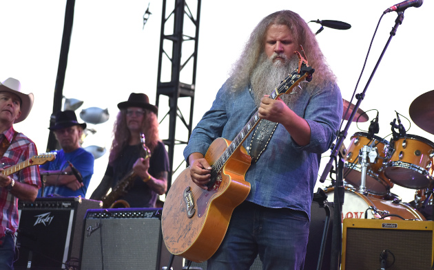 Jamey Johnson se lance dans une diatribe épique contre les DJ locaux de la pop country