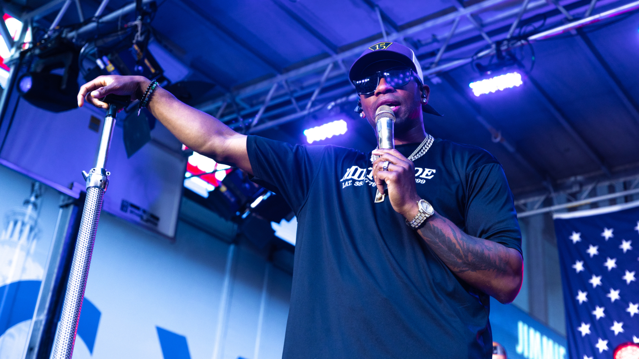 Jimmie Allen bouscule l’industrie de la musique country en mêlant country pop et R&B