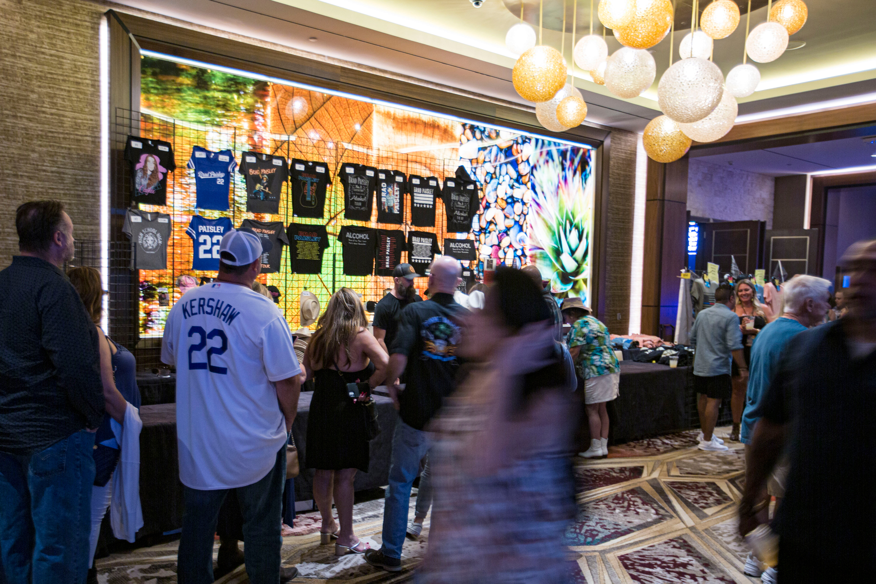 La dernière bataille de Live Music n’est pas sur scène.  C’est au Merch Booth