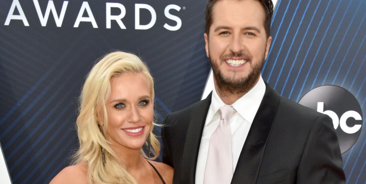 La femme de la star d’American Idol, Luke Bryan, l’a hilarant après qu’il ait parlé de déchets