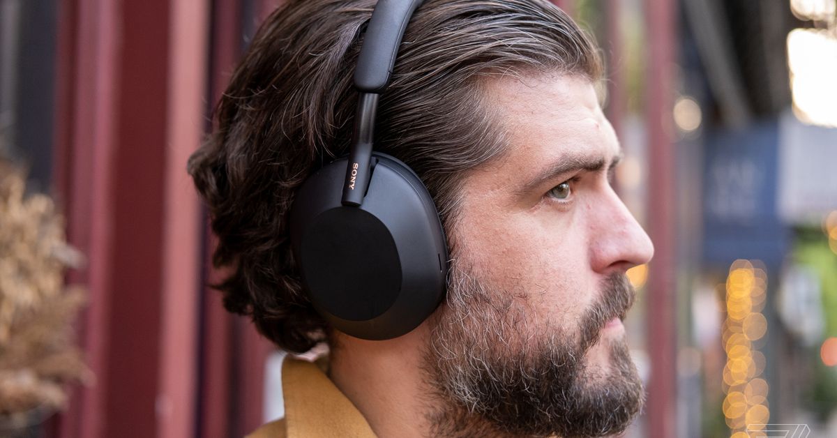 Le casque Sony WF-1000XM5 vient de bénéficier de sa première remise chez Woot - The Verge