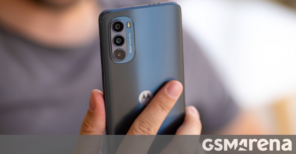 Motorola confirme le lot initial de téléphones pour obtenir la mise à jour Android 13 - GSMArena.com