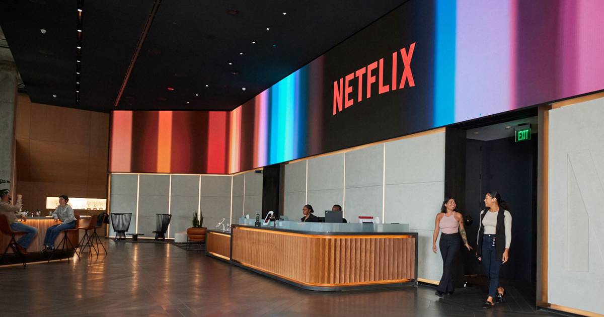 Netflix fête ses 25 ans avec un avenir incertain : c'est ainsi qu'est née la plateforme de streaming qui louait des DVD
