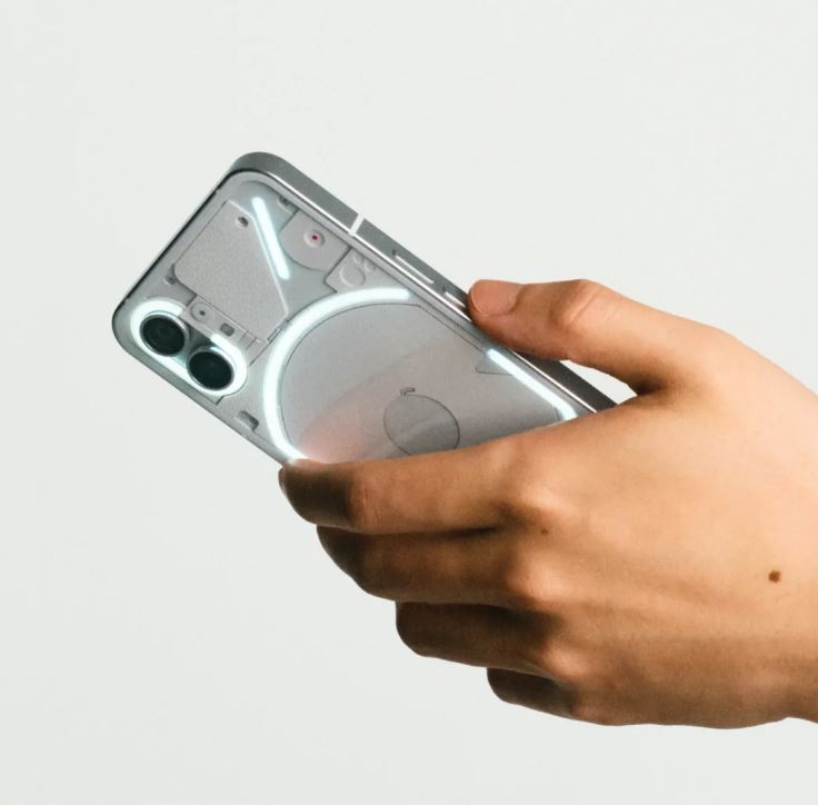 Nothing Phone (1) : le PDG Carl Pei attise les inquiétudes concernant la politique de mise à jour Android de Nothing - Notebookcheck.net