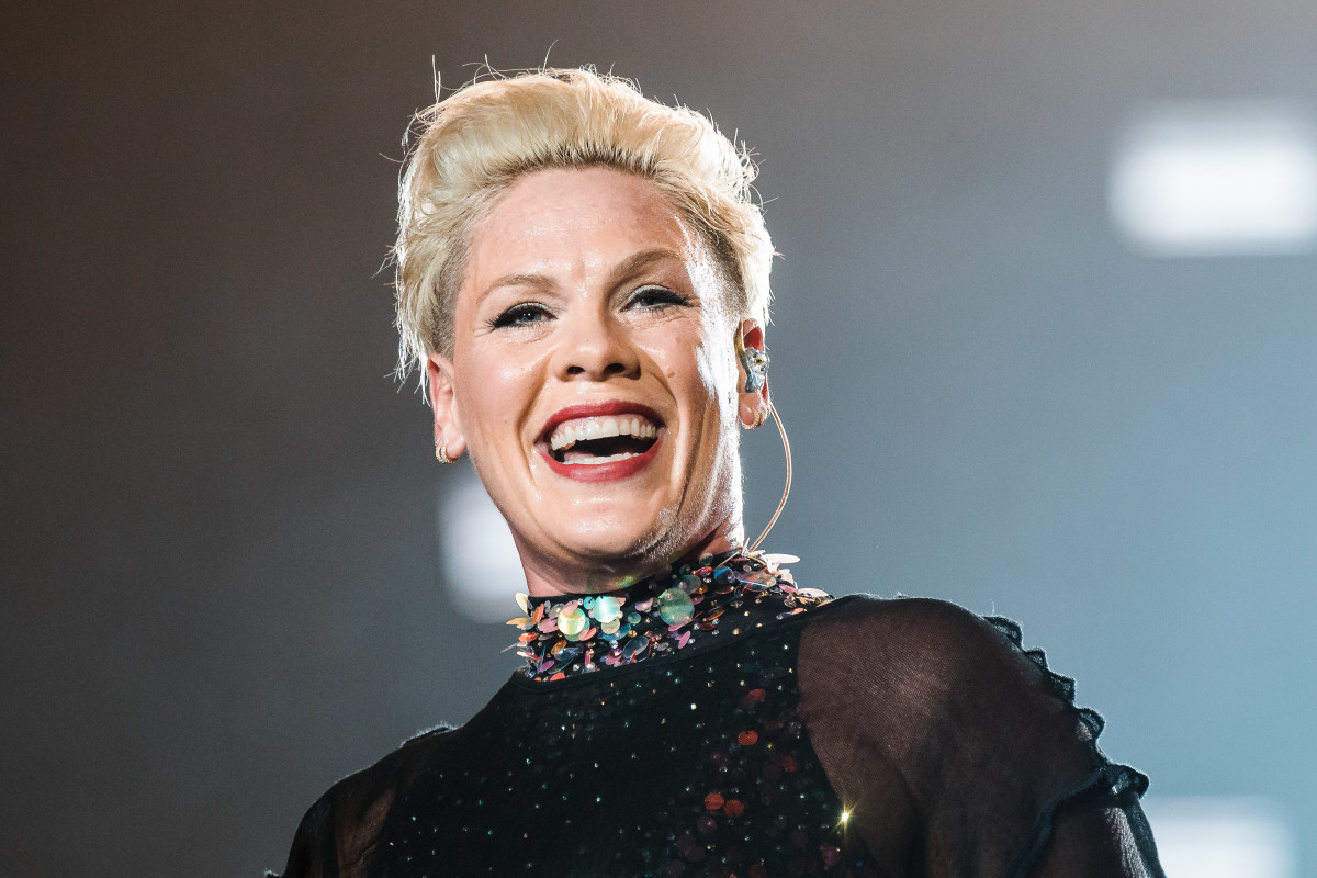 Pink réagit après que la fille de Dierks Bentley l’ait rejoint sur scène pour reprendre une de ses chansons