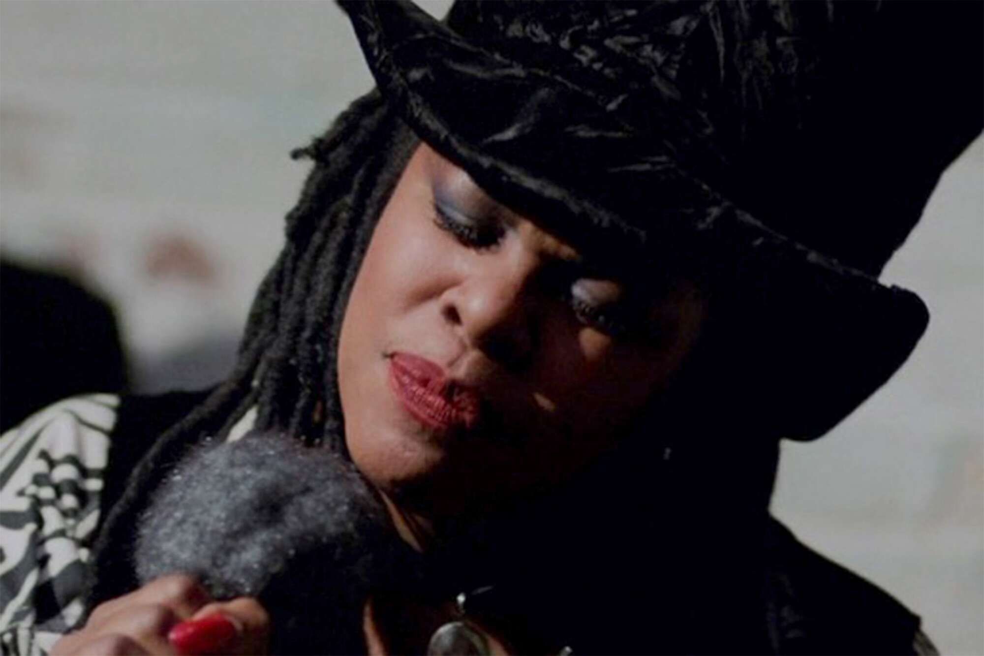 Q Lazzarus, musicien derrière ‘Goodbye Horses’, est mort à 61 ans