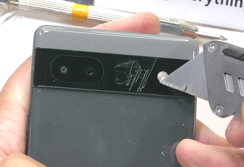 Regardez le Pixel 6a se faire malmener dans ce test de durabilité rigoureux - Digital Trends