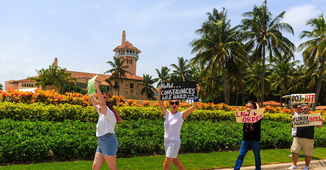 Trump avait plus de 300 documents classifiés à Mar-a-Lago - News 24