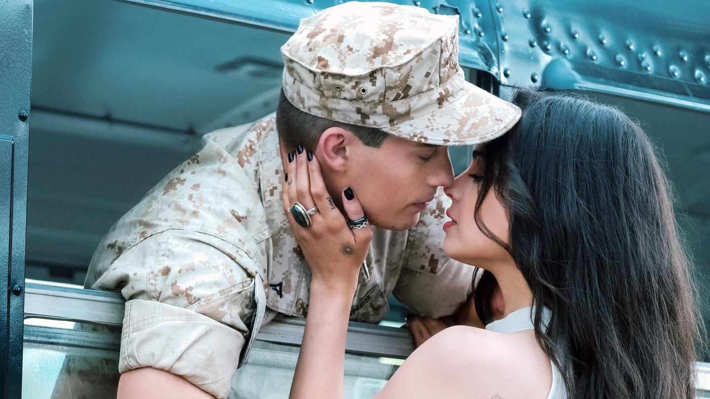 romance Netflix "Coeurs violets" dans la critique : l'actrice principale s'exprime - STERN.de