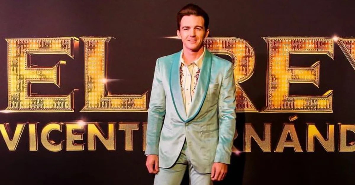 Drake Bell s'est dit fan de Vicente Fernández lors de sa participation sur le tapis rouge de "El Rey": "Très excité"