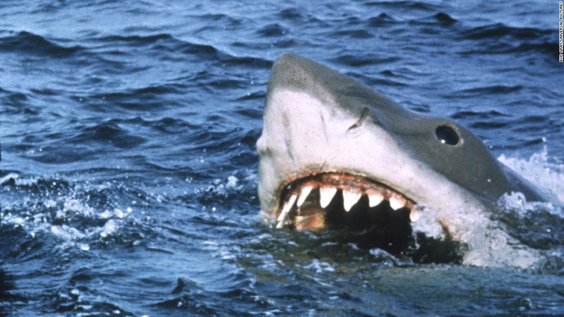 'Jaws' est de retour sur le (très) grand écran alors que le streaming avale les plus petits - CNN