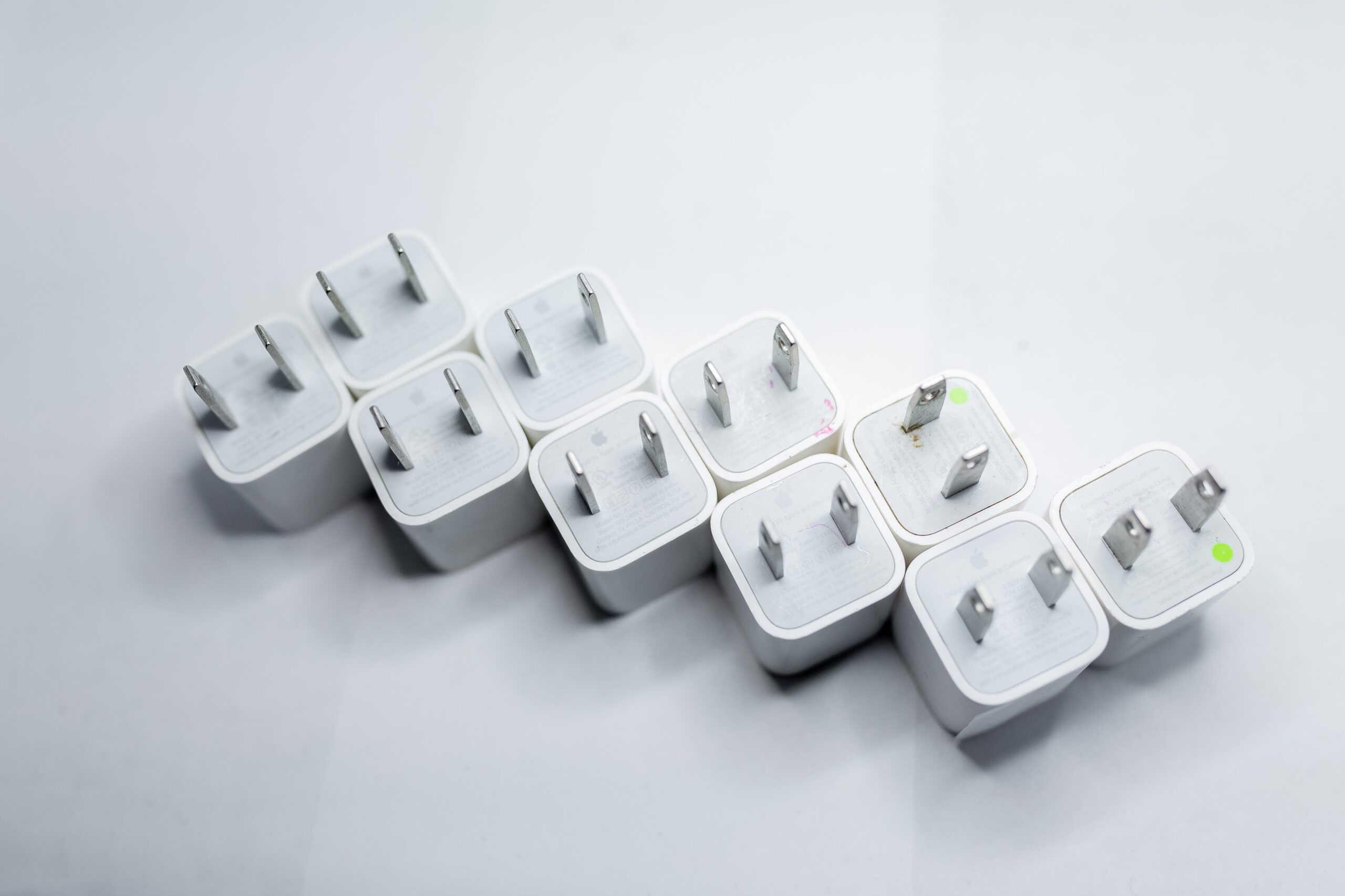 Le Brésil interdit les ventes d'iPhones livrés sans chargeurs, Apple lance un appel - TechCrunch