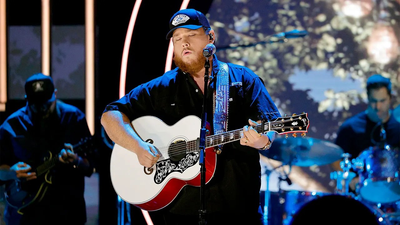 Luke Combs rembourse les jeunes fans qui ont acheté leurs propres billets pour son émission