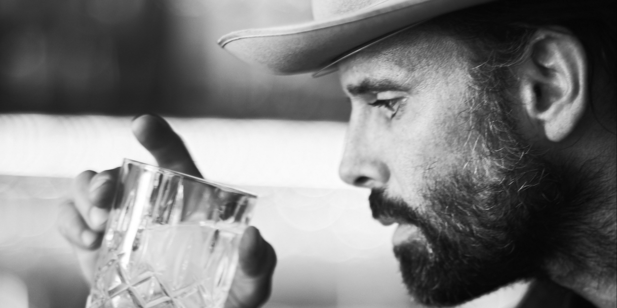 MULHOLLAND DISTILLING Recettes de cocktails pour diffuser les favoris de Walton Goggins - Broadway World