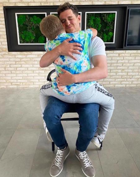 Michael Bublé dit qu’il pense parfois qu’il va « simplement devenir papa » et laisser la musique derrière lui